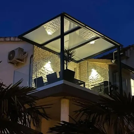 Guerilla Choice Apartment *